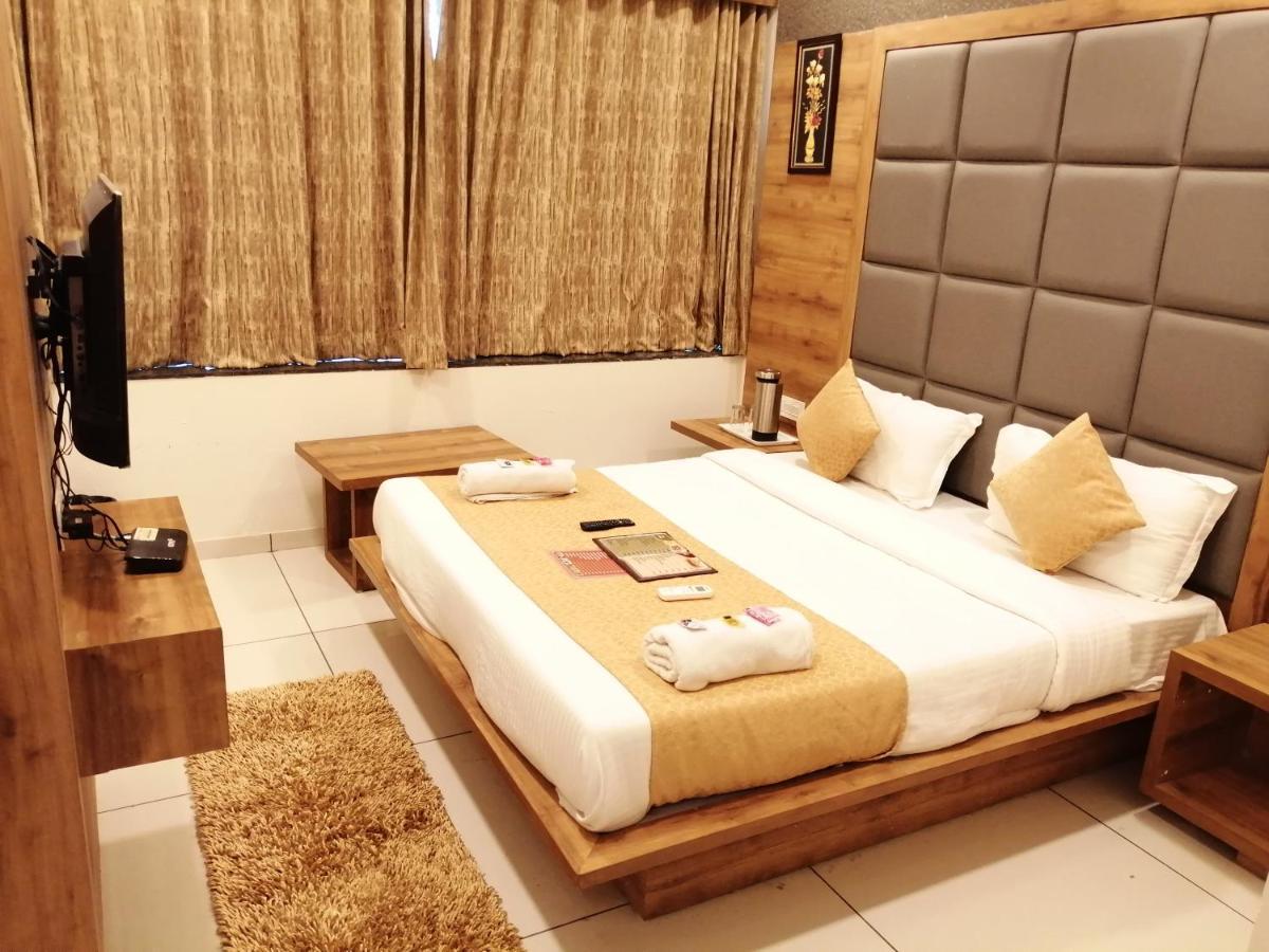 Hotel Golden City Vadodara Dış mekan fotoğraf