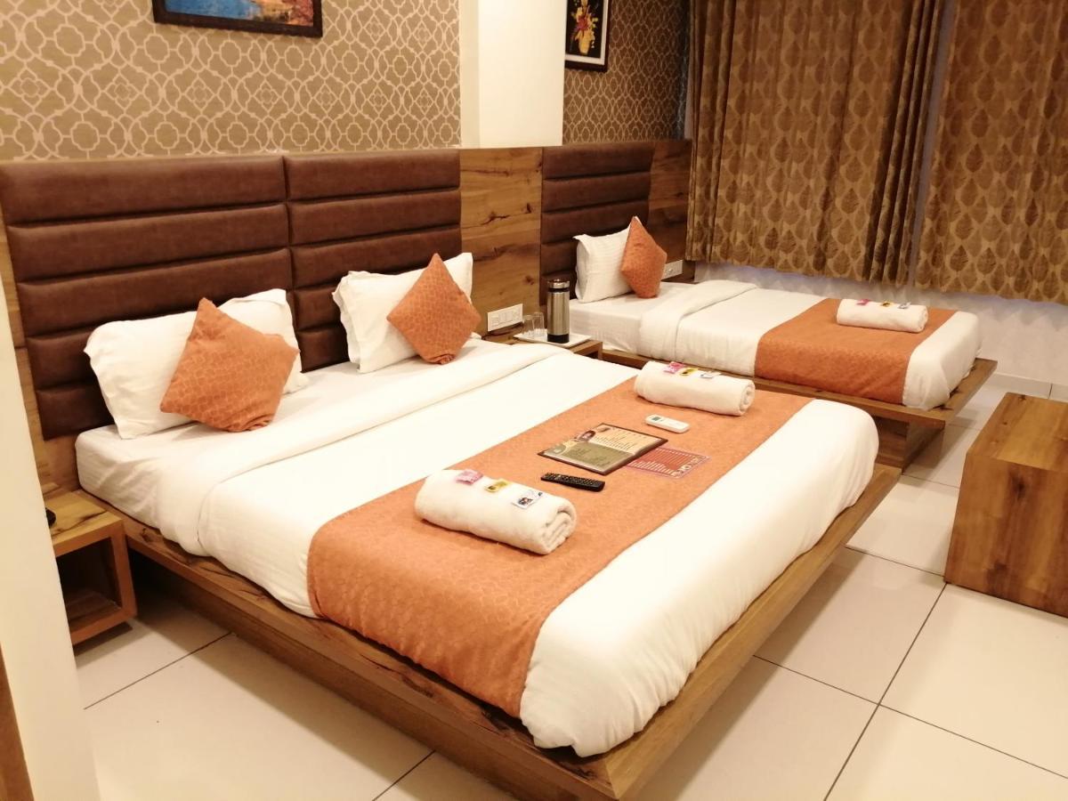 Hotel Golden City Vadodara Dış mekan fotoğraf