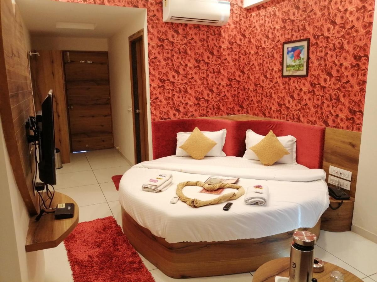 Hotel Golden City Vadodara Dış mekan fotoğraf
