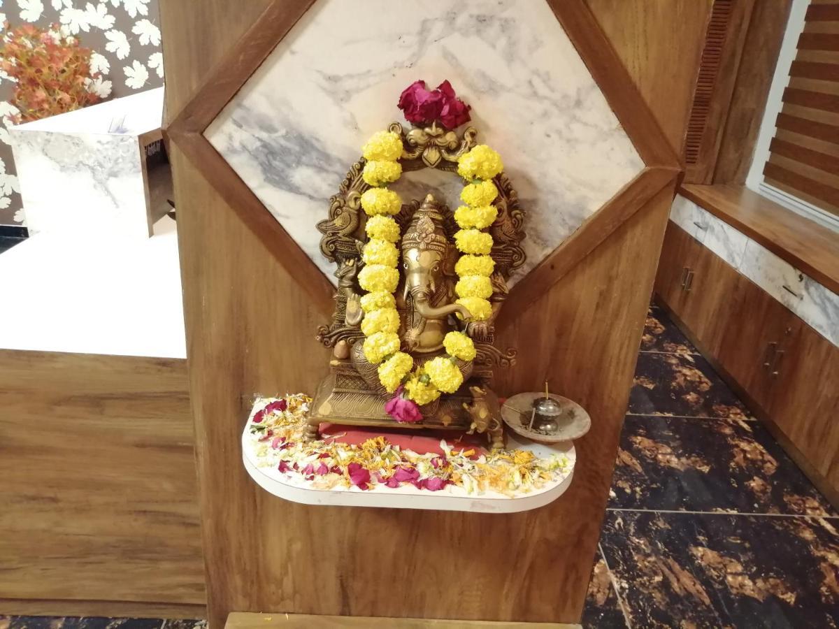 Hotel Golden City Vadodara Dış mekan fotoğraf