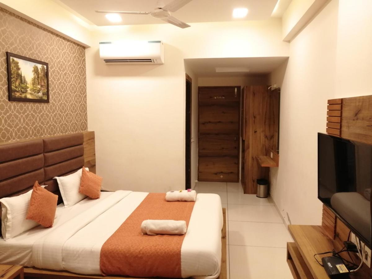 Hotel Golden City Vadodara Dış mekan fotoğraf