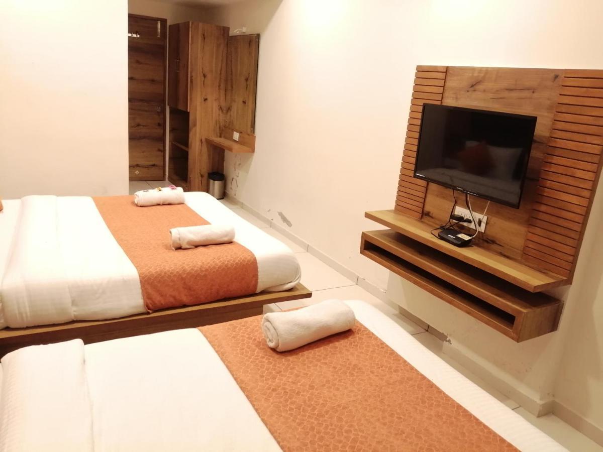 Hotel Golden City Vadodara Dış mekan fotoğraf